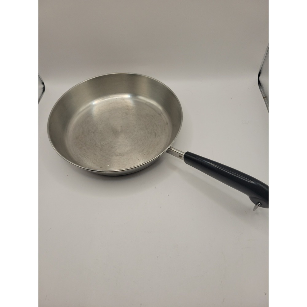 Vintage 1997 Revere Ware 9 Inch Skillet Frying Pan Copper Bottom Clinton IL USA